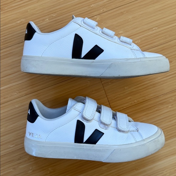 Veja ‘Recife’ Velcro sneakers in Very White and Black, size 6 - Picture 5 of 15